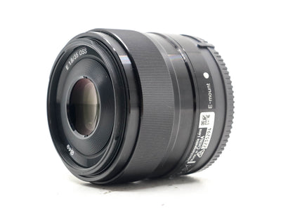 Sony E 35mm f/1.8 OSS