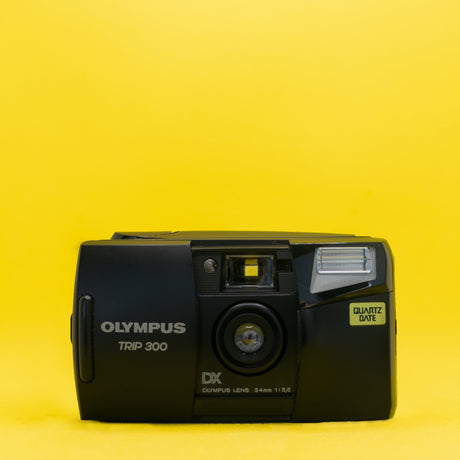 Olympus Trip 300: La Compacta de 35mm que Democratizó la Fotografía Analógica