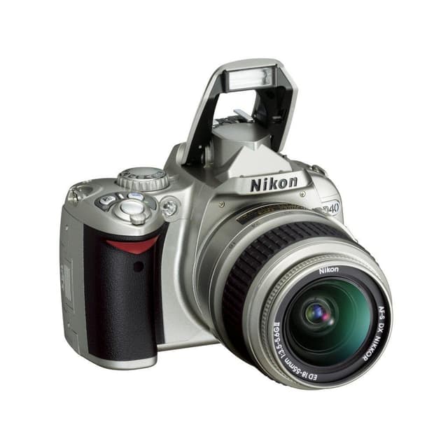 Réflex D40 - Gris + Nikon AF-S DX Nikkor 18-55mm f/3.5-5.6G ED II f/3.5-5.6 de segunda mano en Camera Market