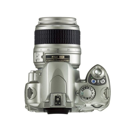Nikon D40 - Grau + Nikon AF-S DX Nikkor 18-55mm f/3.5-5.6G ED II f/3.5-5.6