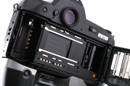 Nikon F90X + MB-10 Akkupack