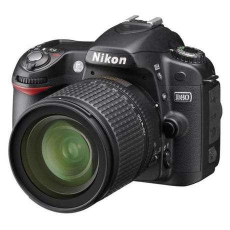 D80 SLR - Schwarz + Nikon AF-S DX Nikkor 18-70mm f/3.5-4.5G ED-IF f/3.5-4.5