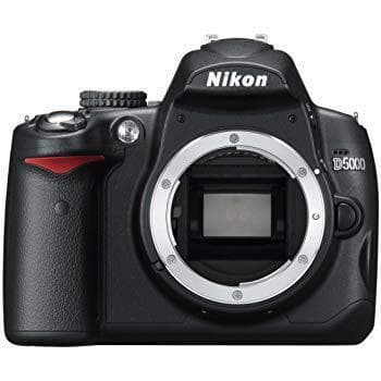 Here are the translations for the SEO content from Spanish to German, following your rules.

**Title Tag (max 60 characters):**
D5000 Spiegelreflexkamera - Schwarz | Camera Market

**Meta Description (max 160 characters):**
Kaufen Sie die Nikon D5000 Spi…