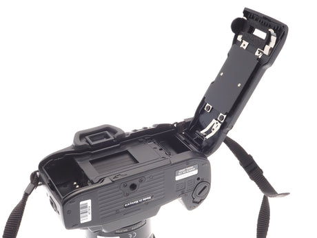 Minolta Dynax 303Si + 35-80mm f4-5.6 AF Zoom + Gegenlichtblende für A 35-80mm f4-5.6