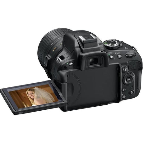 D5000 Spiegelreflexkamera - Schwarz + Nikon AF-S Nikkor DX VR 18-55mm f/3.5-5.6 VR + AF-S Nikkor DX 55-200mm f/4-5.6G ED VR f/3.5-5.6 + f/4-5.6