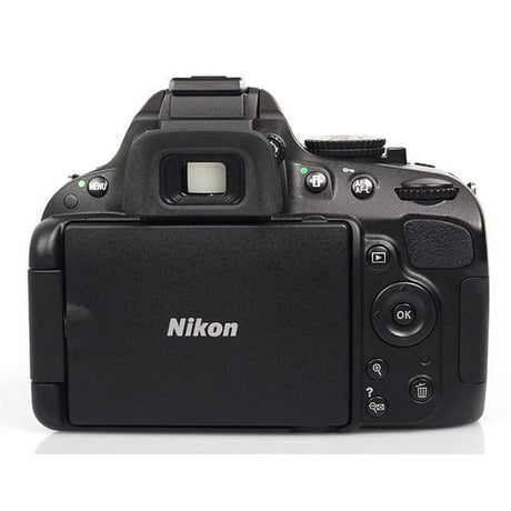 D5000 Spiegelreflexkamera - Schwarz + Nikon AF-S Nikkor DX VR 18-55mm f/3.5-5.6 VR + AF-S Nikkor DX 55-200mm f/4-5.6G ED VR f/3.5-5.6 + f/4-5.6