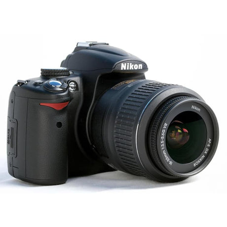 SLR D5000 - Schwarz + Nikon AF-S DX Nikkor 18-55mm f/3.5-5.6G VR