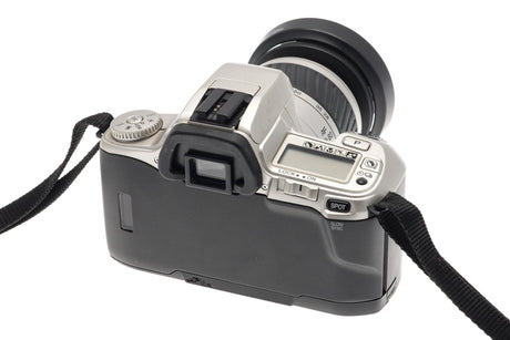 Minolta Dynax 404si + 28-80mm f3.5-5.6 AF Zoom Makro