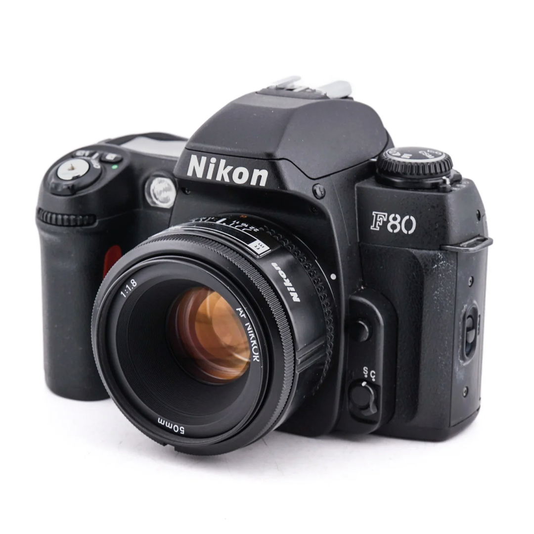 Nikon F80 + 50mm f1.8 AF Nikkor – 35mm SLR Premium Filmkamera · Hauptbild