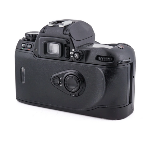 Nikon F80 + 50mm f1.8 AF Nikkor – 35mm SLR Premium Filmkamera