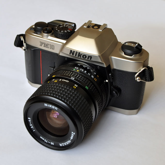 Nikon FM10 + Zoom-Nikkor 35-70mm f3.5-4.8 de segunda mano en Camera Market