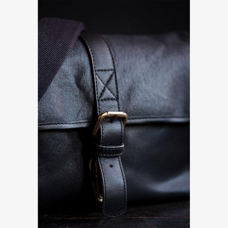 Paris Black Waxed Canvas Kameratasche