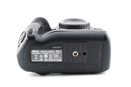 Nikon D5 + MH-26a Akkuladegerät - Generalüberholte Digitalkamera (Schwarz)