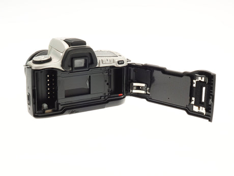 Minolta Dynax 505si + 28-80mm f3.5-5.6 AF Zoom Makro D