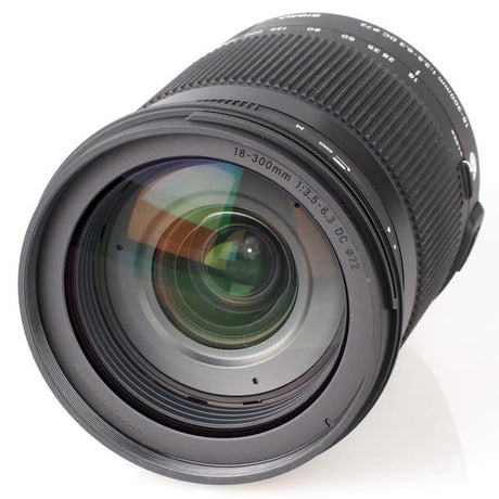 Sigma Nikon 18-300mm f/3.5-6.3 Objektive
