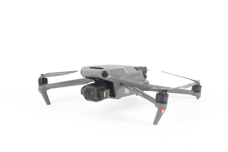 DJI Mavic 3 Pro Fly More Combo