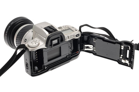 Minolta Dynax 404si + 28-80mm f3.5-5.6 AF Zoom Makro
