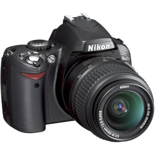 D40 SLR - Schwarz + Nikon AF-S DX Nikkor 18-55mm f/3.5-5.6G II + Nikon AF-S DX 55-200mm f/4-5.6G ED f/3.5-5.6 + f/4-5.6 · Hauptbild