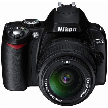 D40 SLR - Schwarz + Nikon AF-S DX Nikkor 18-55mm f/3.5-5.6G II + Nikon AF-S DX 55-200mm f/4-5.6G ED f/3.5-5.6 + f/4-5.6