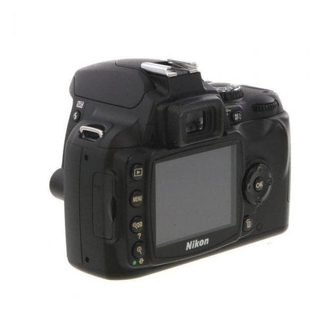 D40 SLR - Schwarz + Nikon AF-S DX Nikkor 18-55mm f/3.5-5.6G II + Nikon AF-S DX 55-200mm f/4-5.6G ED f/3.5-5.6 + f/4-5.6