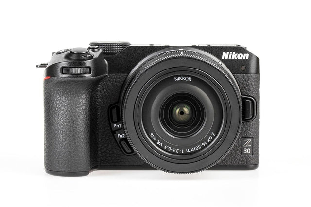 Nikon Z30 con NIKKOR Z DX 16-50/3,5-6,3 VR de segunda mano en Camera Market