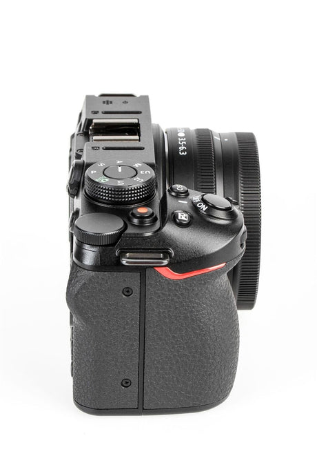 Nikon Z30 mit NIKKOR Z DX 16-50/3,5-6,3 VR