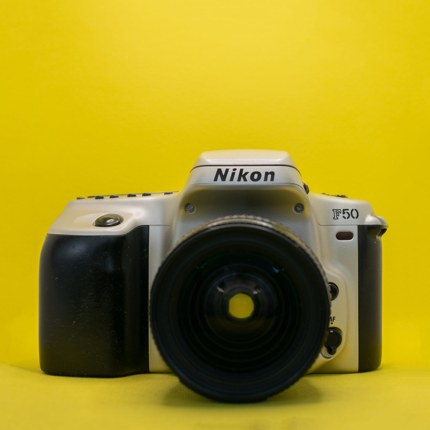 Nikon F50 - 35mm SLR Klassische Filmkamera · Hauptbild