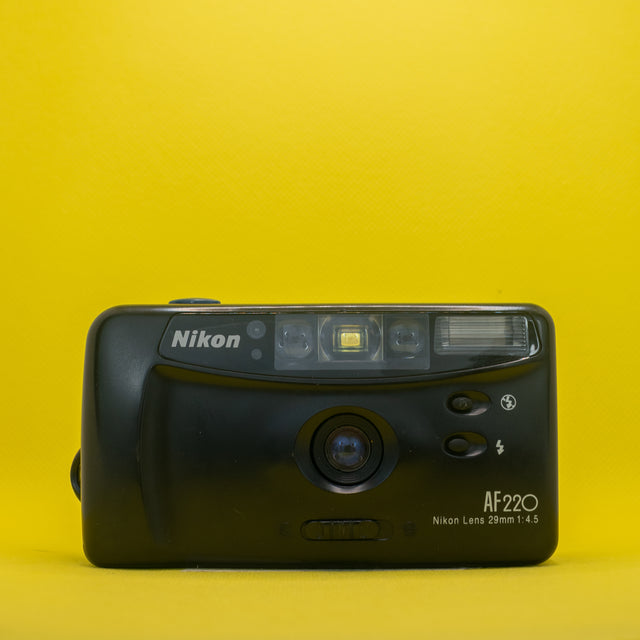 Nikon AF220 - 35mm Compact Film Camera de segunda mano en Camera Market